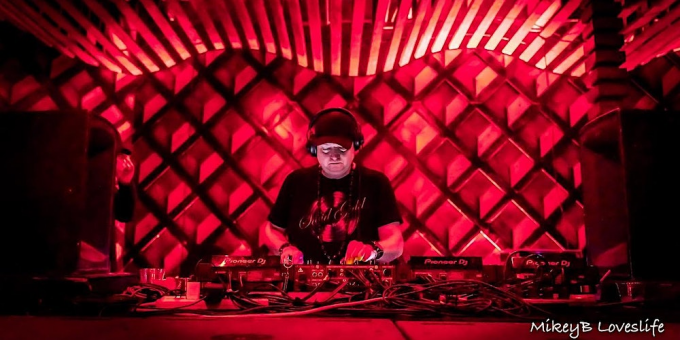 DJ Dan at 191 Toole
